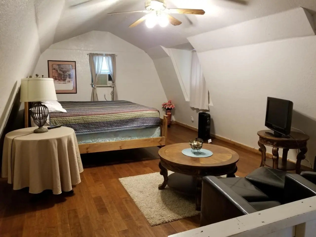Almond Cabin — 4