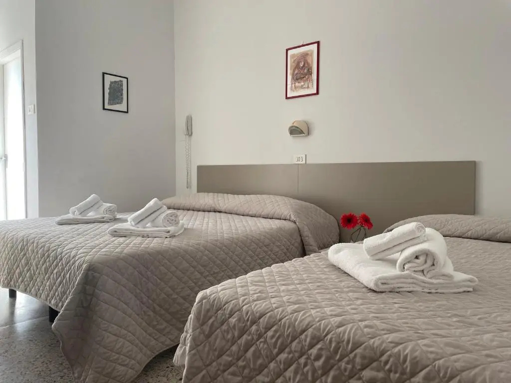Standard Triple room