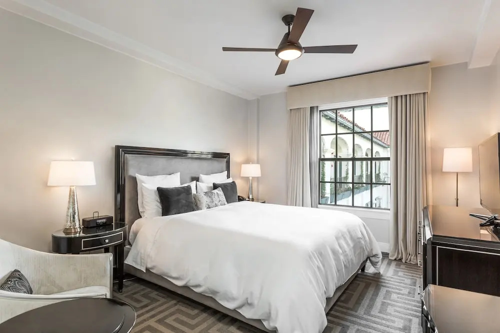 Double room with mountain view (full double bed)