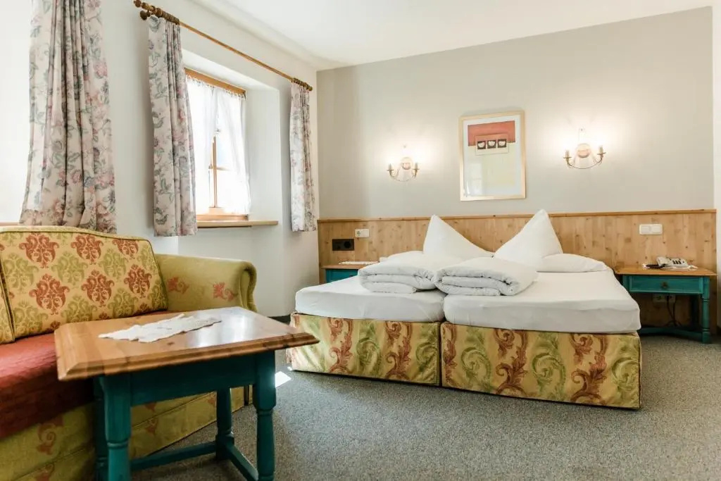 Standard Double room with balcony (full double bed)
