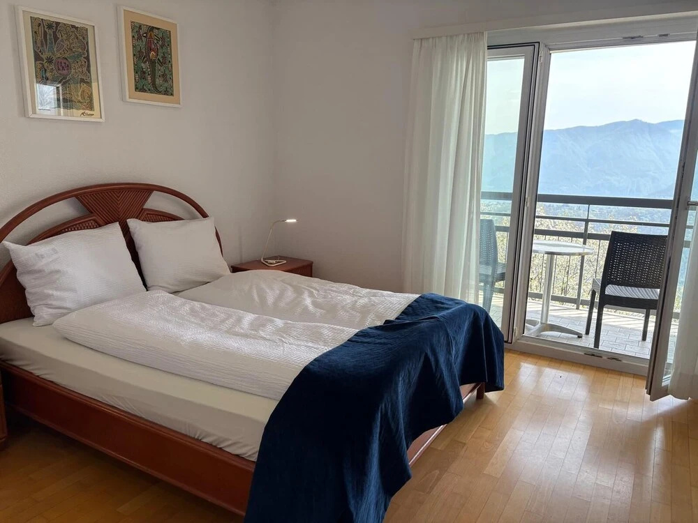 Superior Double room with balcony and with lake view (full double bed)