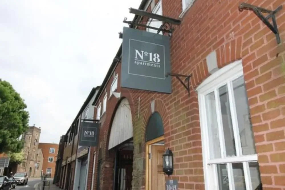 Number 18 Apartments — фото