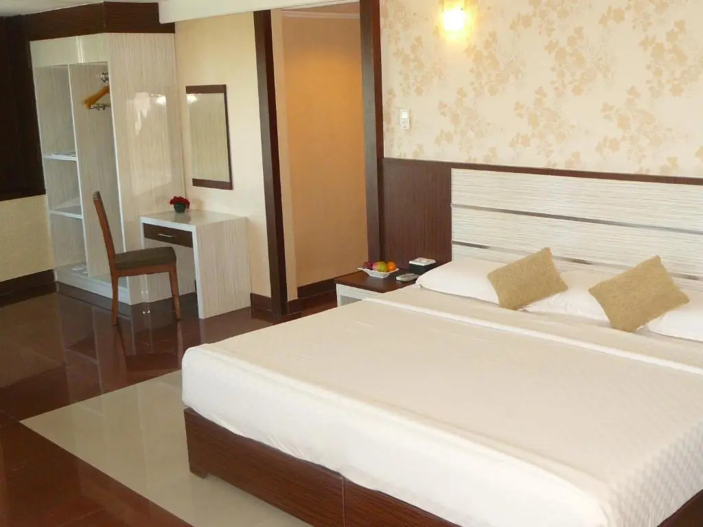 Deluxe Double room (full double bed)