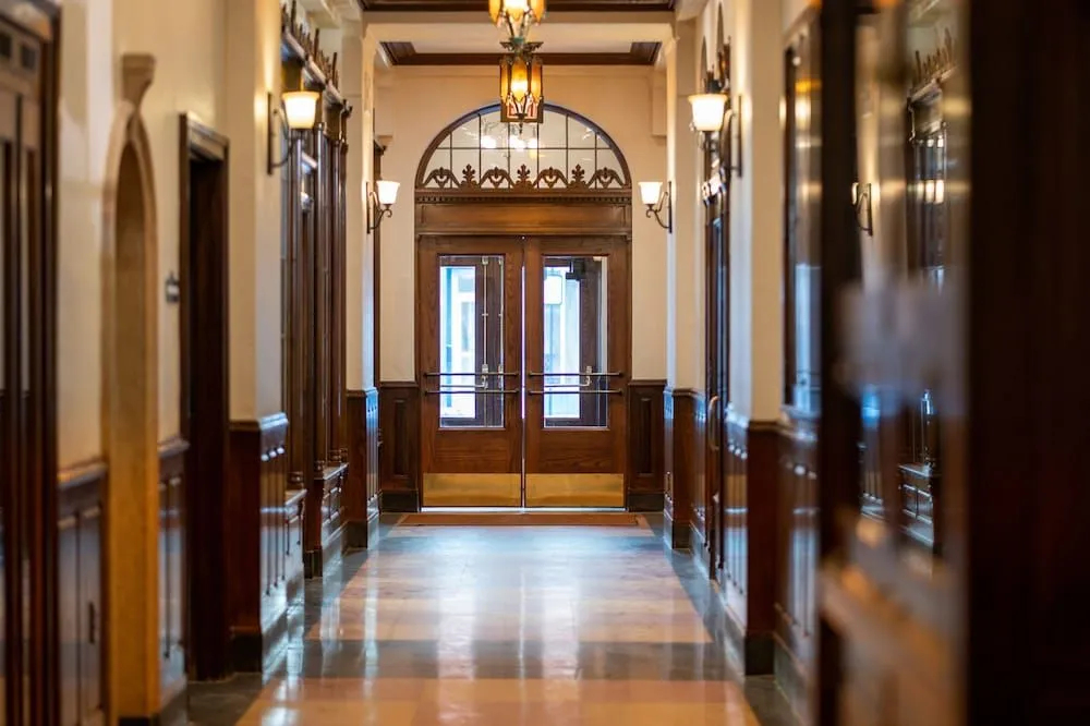 The Alonzo Ward Hotel — фото