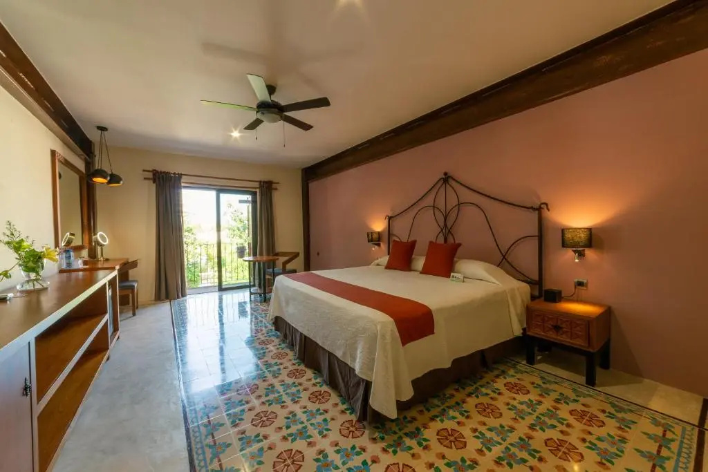 Deluxe Double room (full double bed)