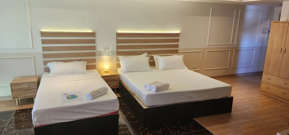 Deluxe Double room (full double bed)