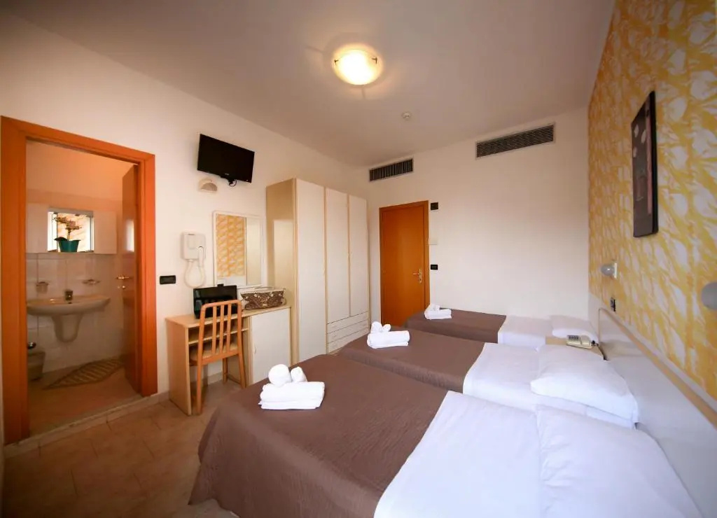 Standard Triple room with balcony