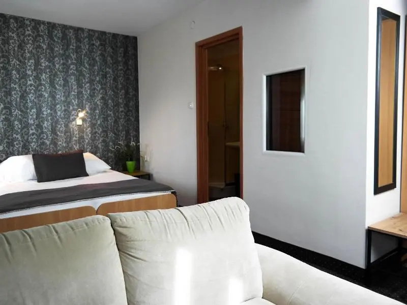 Hotel George — 5