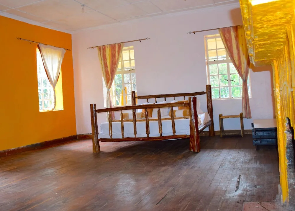 Crestwood Country House