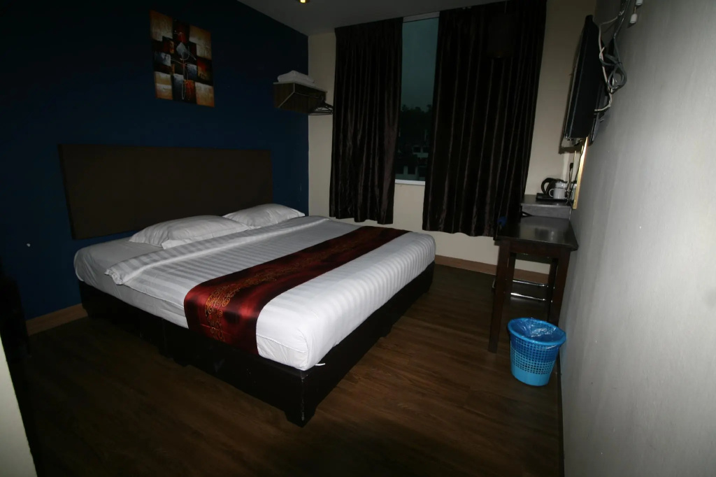 Deluxe Double room (full double bed)