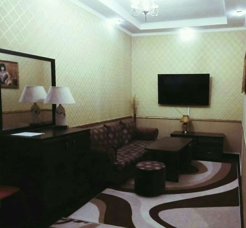 Люкс с красивым видом из окна в Home Hotel Astana