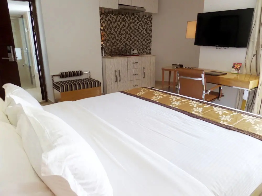 Royal Double Suite full double bed