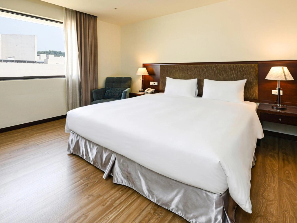 Hotel June — 3