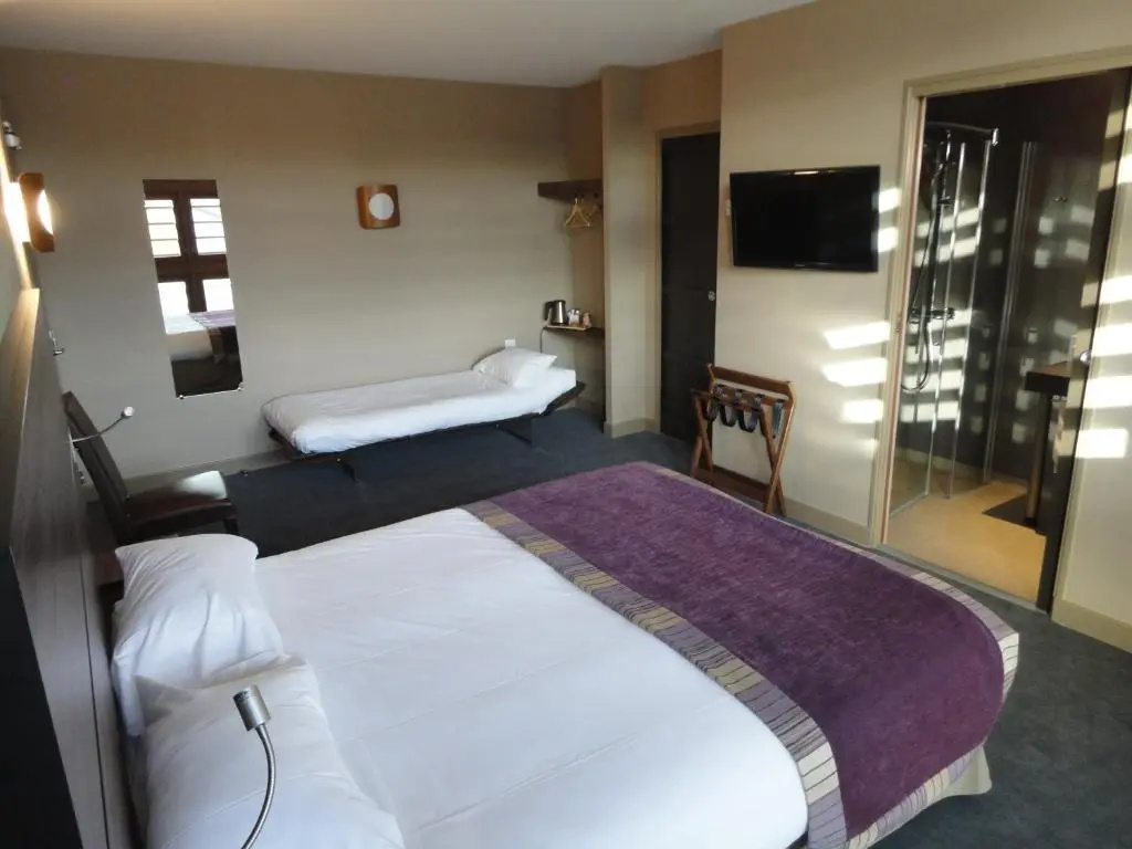 Standard Triple room