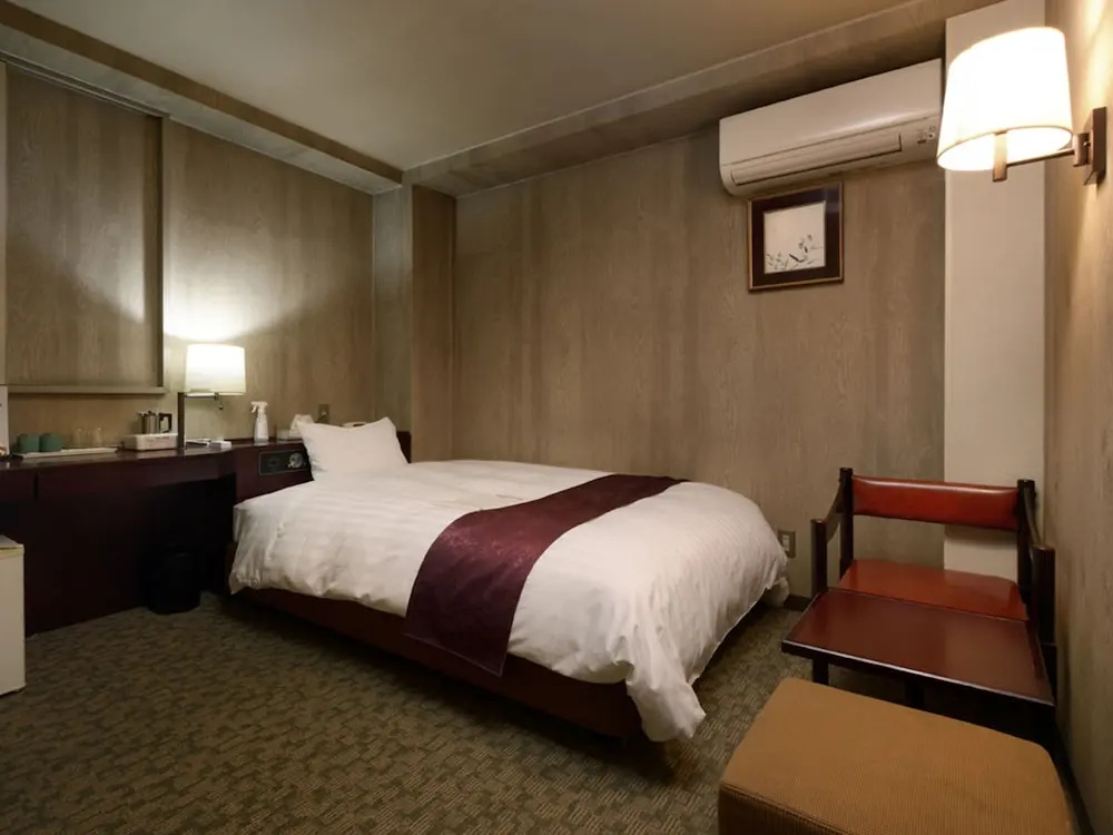Deluxe Double room (full double bed)
