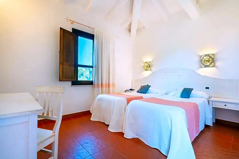 Superior Double room with pool view (full double bed)