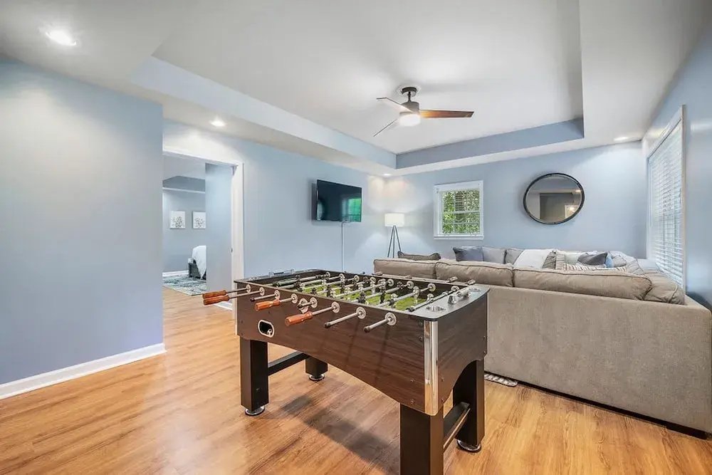 Beautiful and Quiet Newly Renovated 4 Bedroom Retreat - фото 10