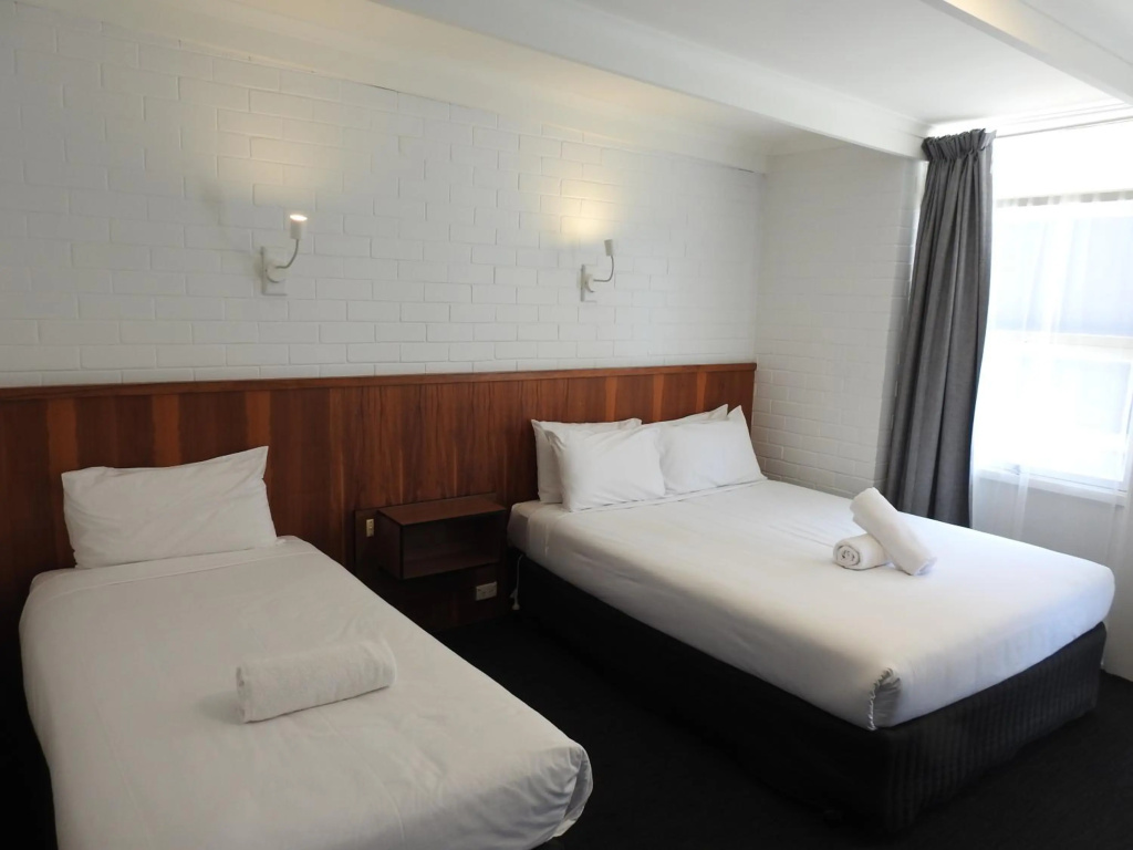 Bayside Hotel — 3