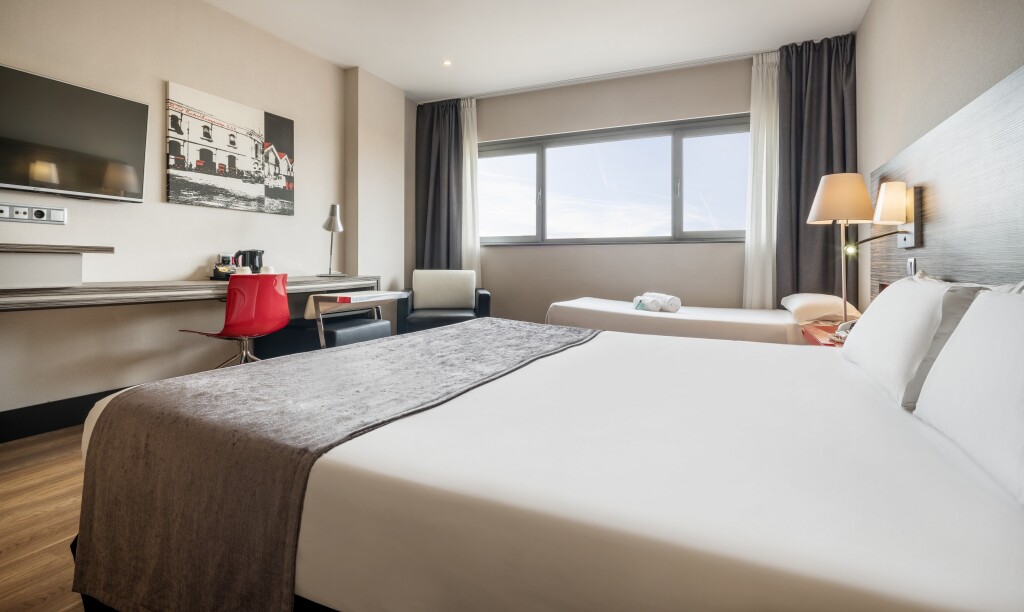 Hotel ILUNION Barcelona picture