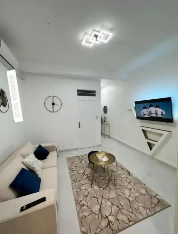 Voir la photo 2 — Cyrus Hotel-House
