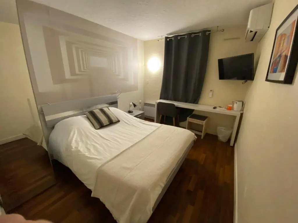Standard Double room (full double bed)