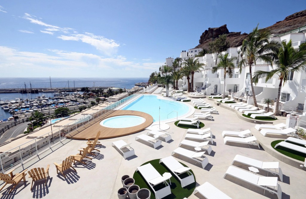 Beach & Waterfront