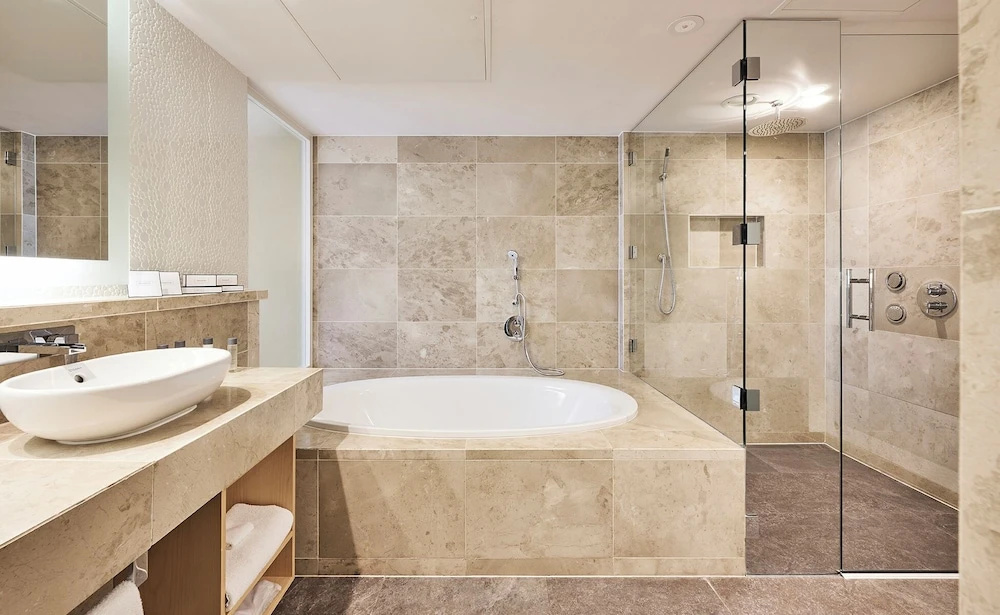 Genting Hotel & Spa at Resorts World Birmingham - Tap to explore photos