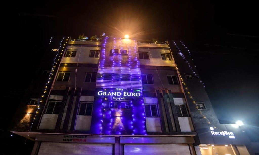 Treebo Grand Euro Pipliyahana Square