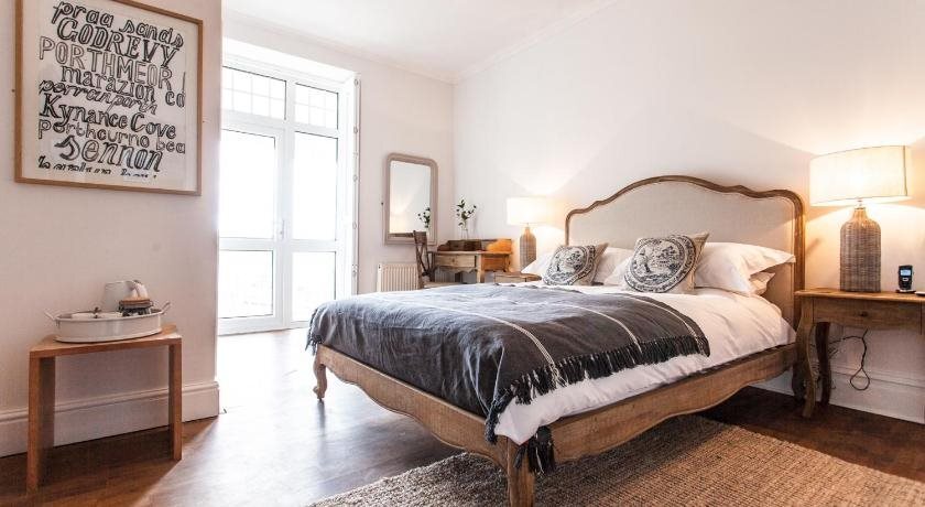 Primrose House St. Ives by null