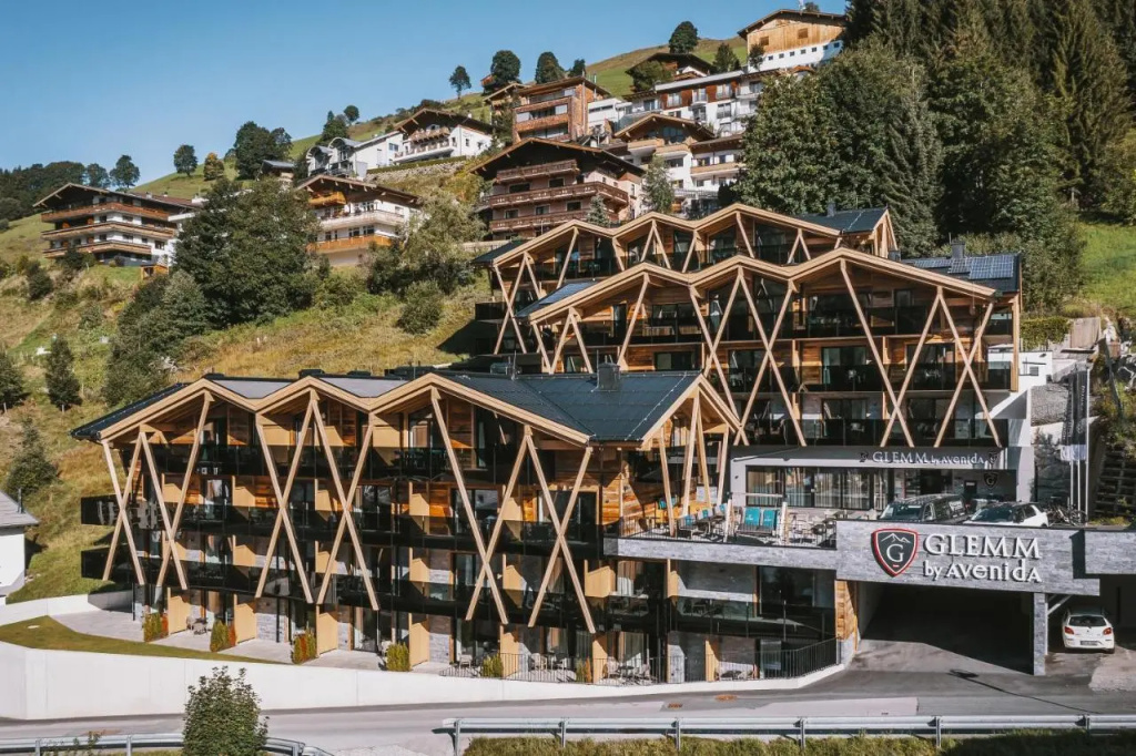 GLEMM by AvenidA Superior Hotel & Residences