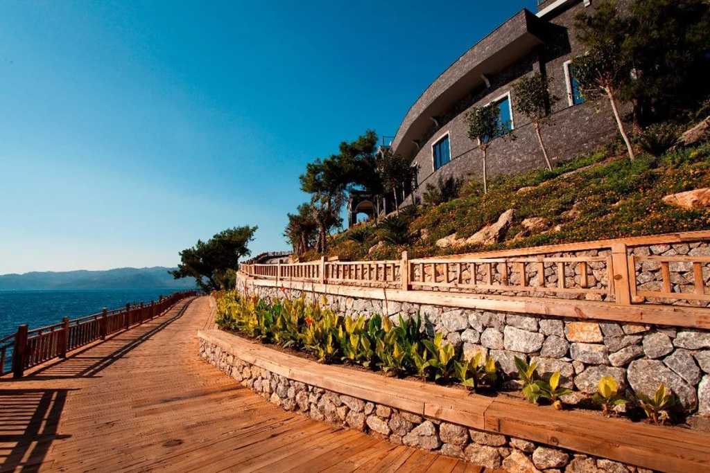 Beach & Waterfront