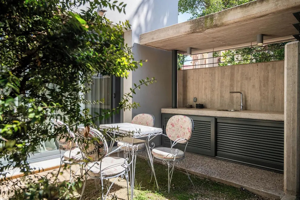 Rare Koukaki garden flat near Acropolis