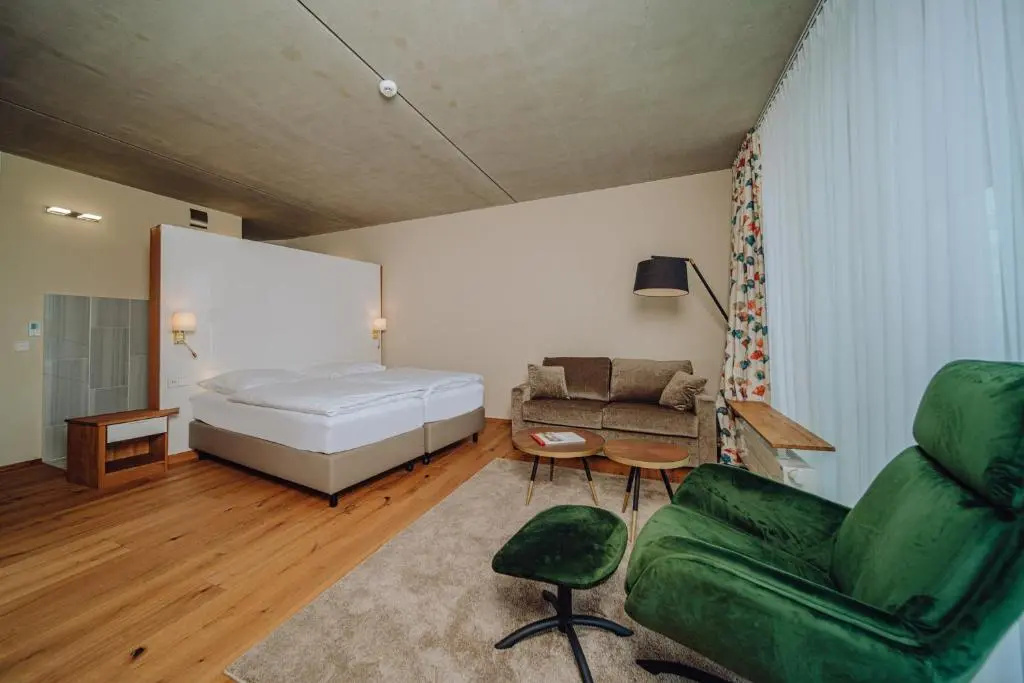 Deluxe Double room with balcony (full double bed)