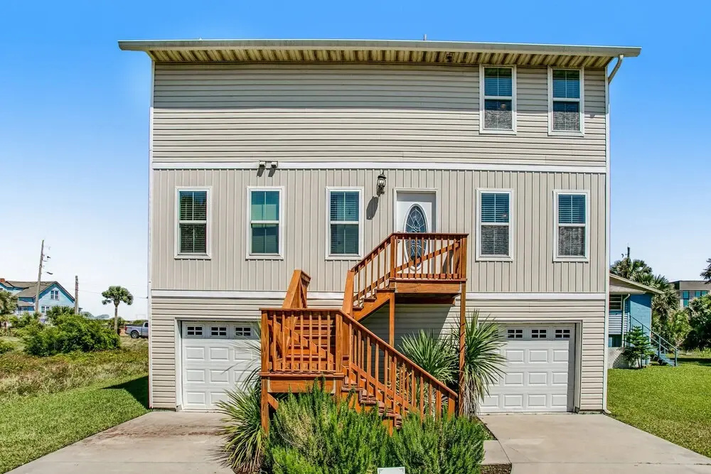 Beautiful 3-level Home Steps From the Beach W/wifi, Washer/dryer, & Central AC