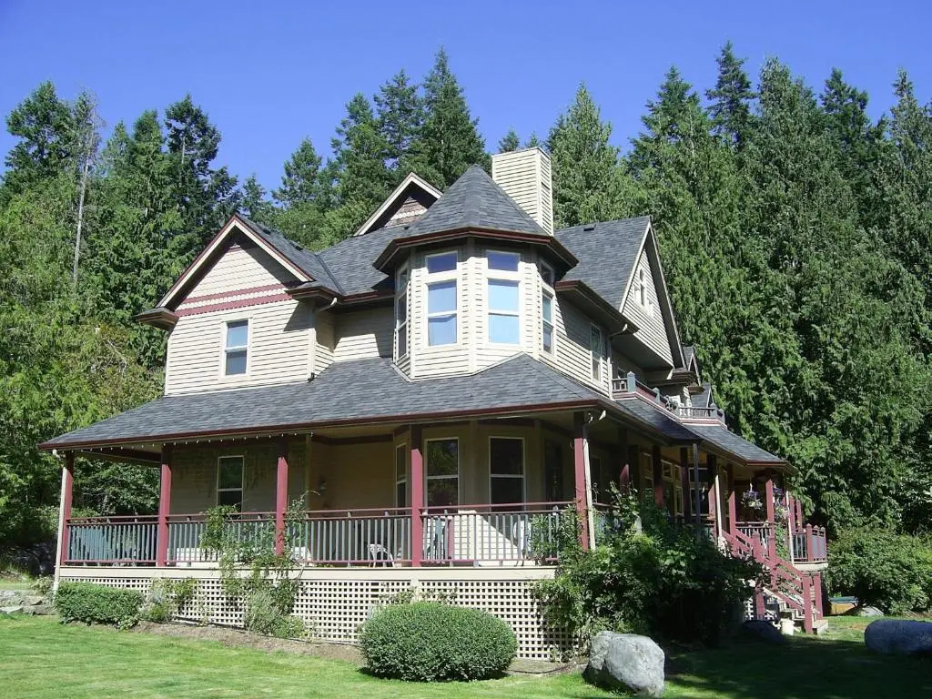 Artist & The Quiltmaker Victorian B & B The