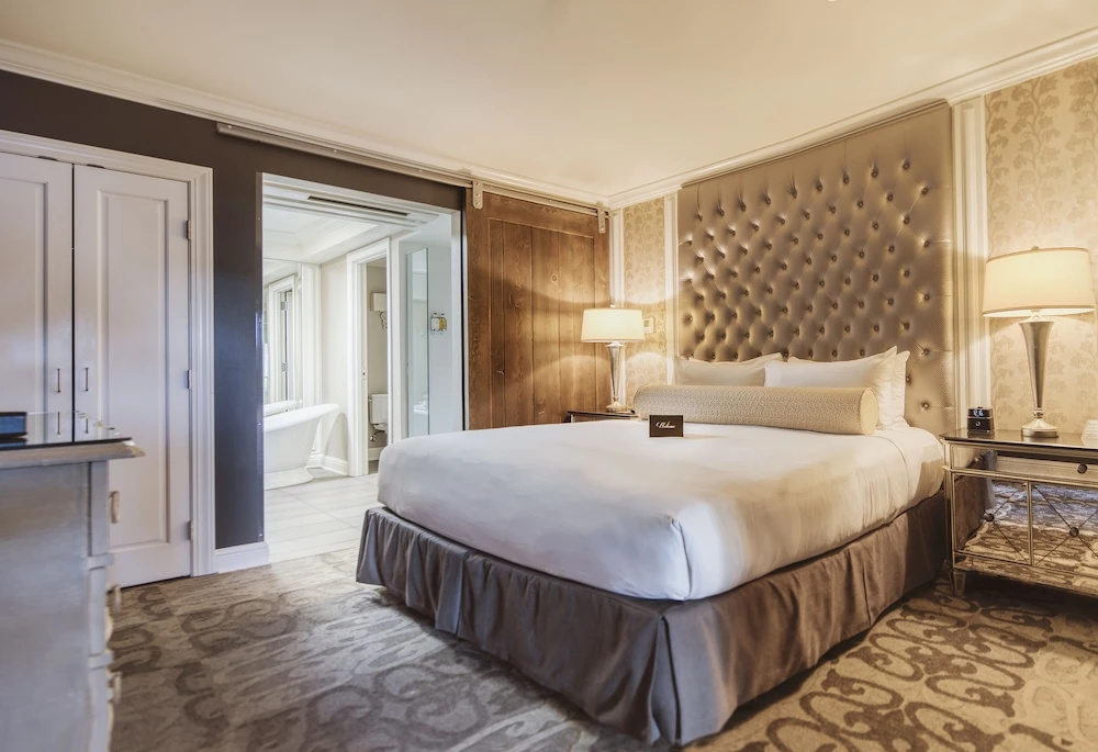 Double Suite (full double bed)