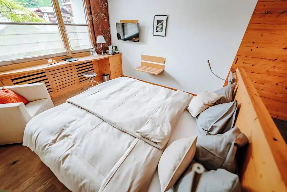 Economy room