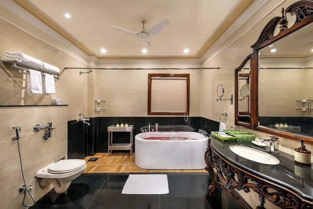 Executive Double Cottage with balcony and with garden view (twin beds)