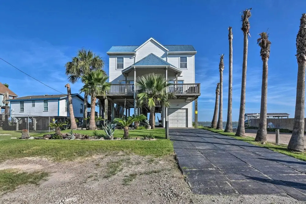 Bayfront Fishing Pier: Galveston Island Home!