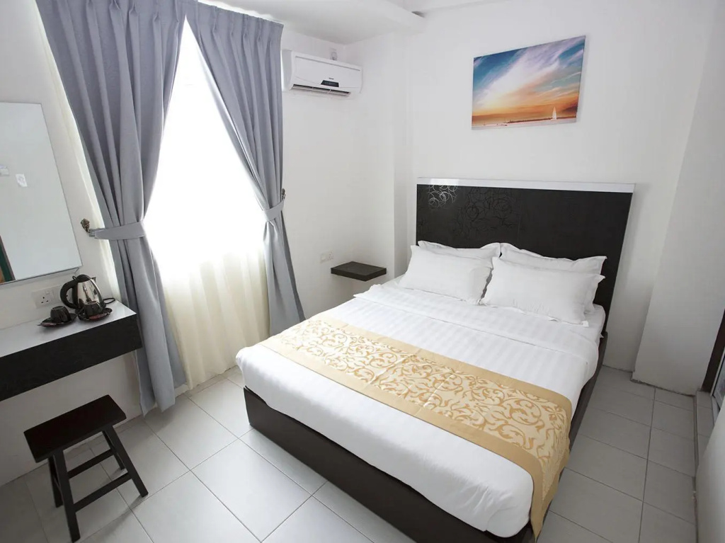 Deluxe Double room (full double bed)