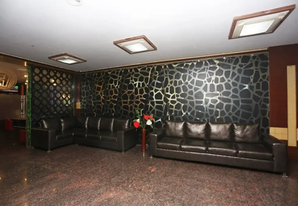 Hotel Trident Inn by OYO Rooms