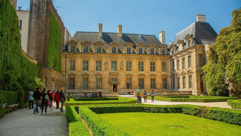 1624 Pavée