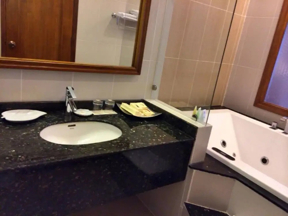 Petro Hotel — 4