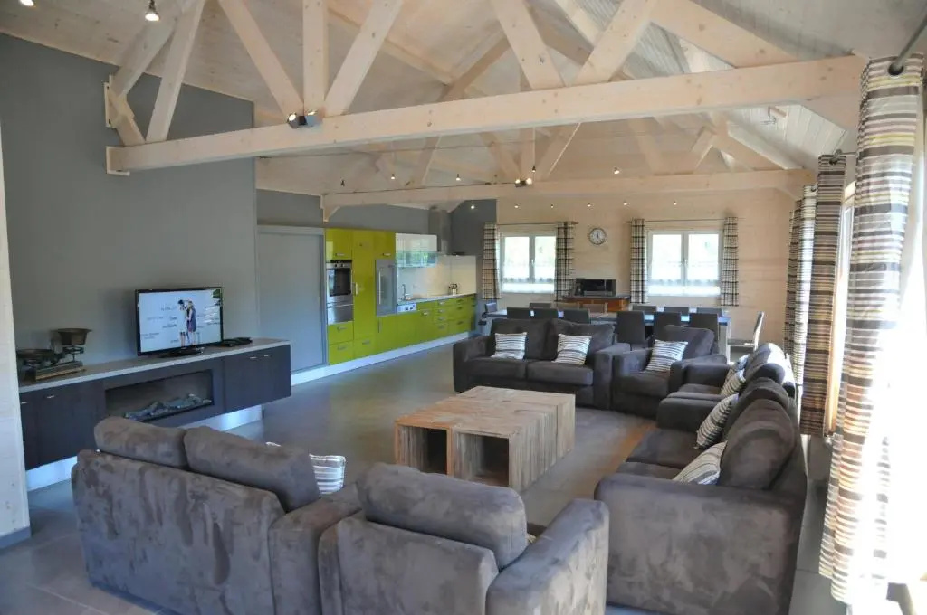 5 Bedrooms Cottage
