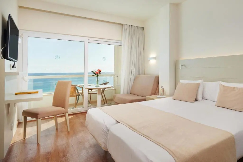 Double room with sea view full double bed