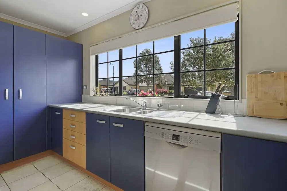 Spacious Family Home -Fully Fenced Yard - фото 16