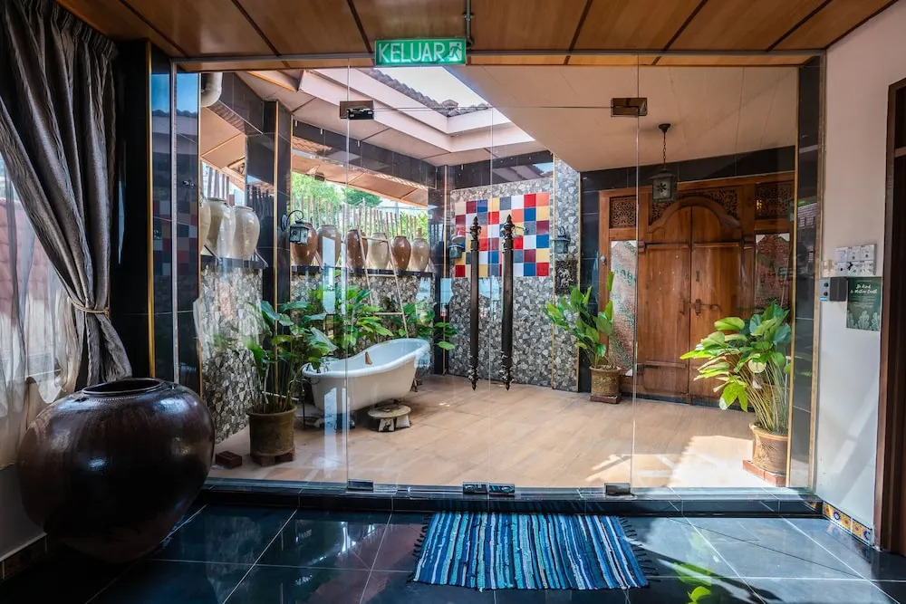 Lost Paradise Resort