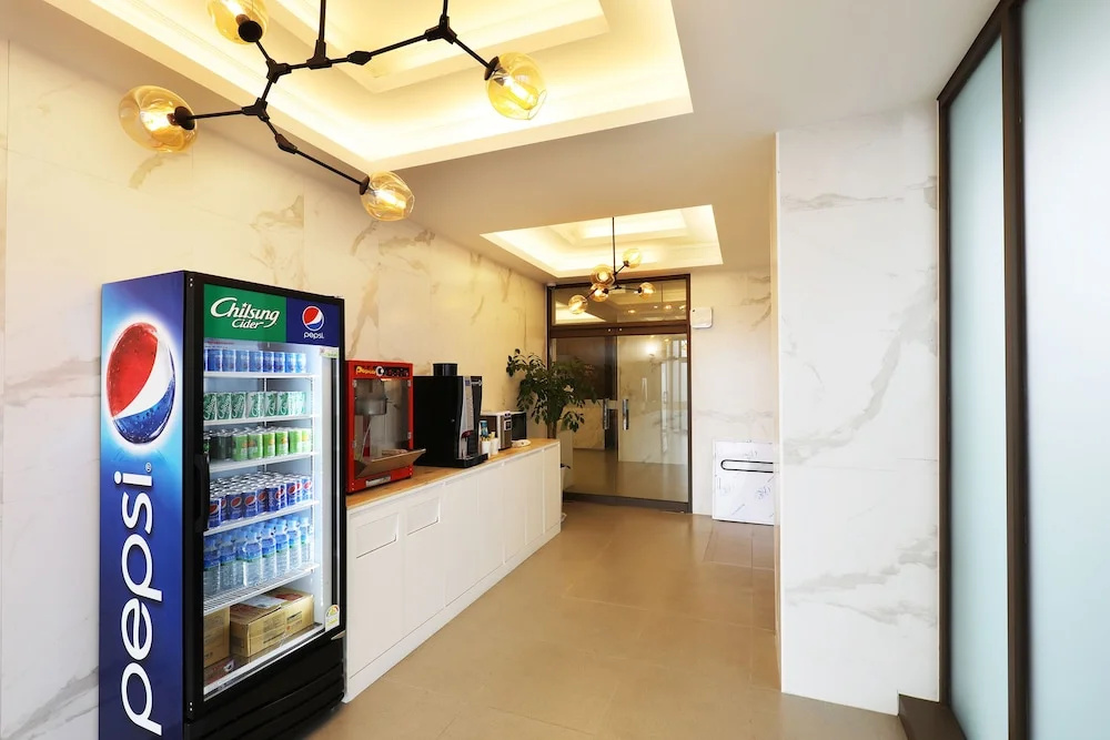 Lobby & Reception
