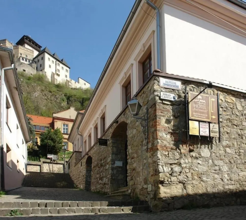 Hotel pod hradom