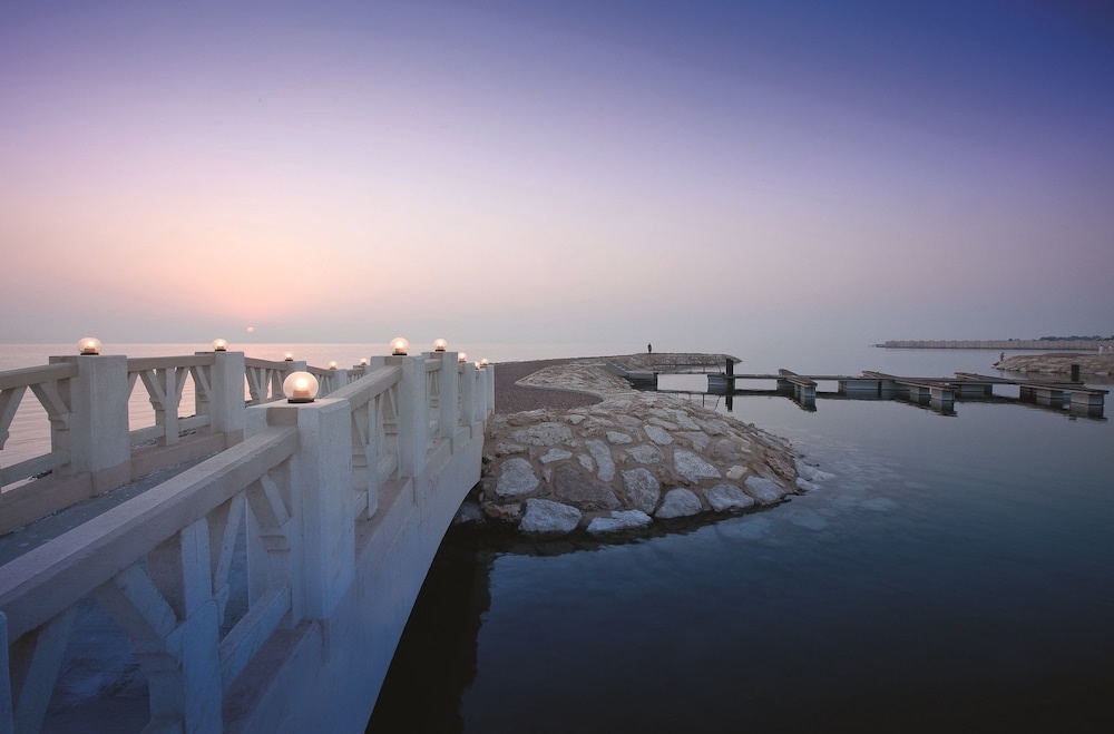 Beach & Waterfront